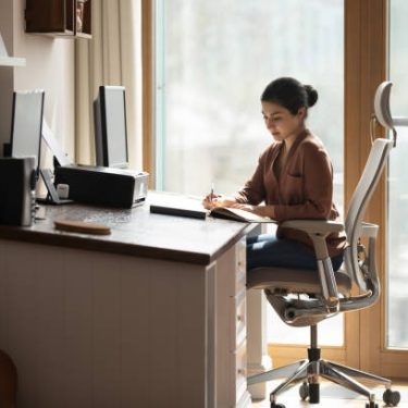 Modern Ergonomic Desks for Office for a Healthier Workspace