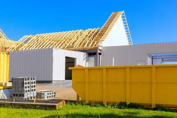 Top-Rated Roll-Off Dumpster Rental in Melrose for Residential Waste Removal