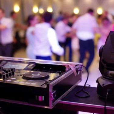 Ways a Professional Wedding DJ Keeps Guests on the Dance Floor